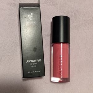 Younique Lucrative lip gloss color: Lonesome